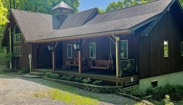 A great place to make family memories in a beautiful lake front cottage.
