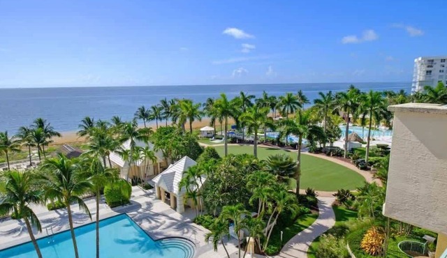A Great Suite at Your Hands! Suite by The Beach