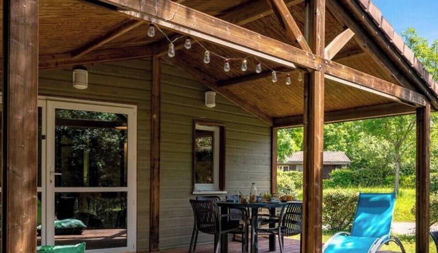 A Green Getaway | Comfort & Leisure Chalet