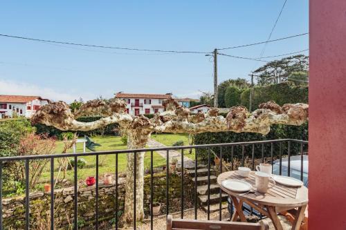 A Guéthary 300 m des plages dans un quartier calme