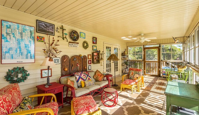 A Guest Key Getaway 3BR/2BA home with beach access