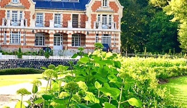A guesthouse at the castle in the heart of the Artois countryside
