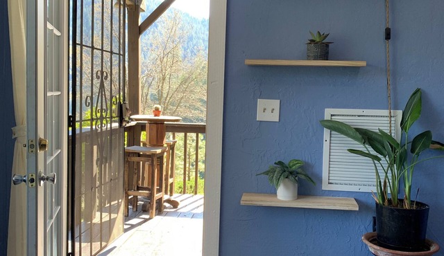 A guesthouse with panoramic mountain and river views with private bathroom