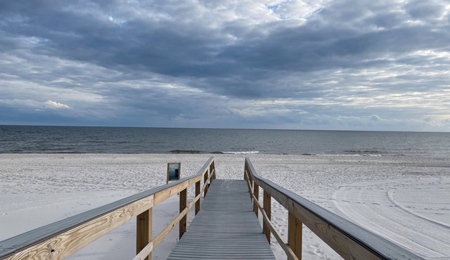 A GulfSide View From Every Room-Directly On the Beach!