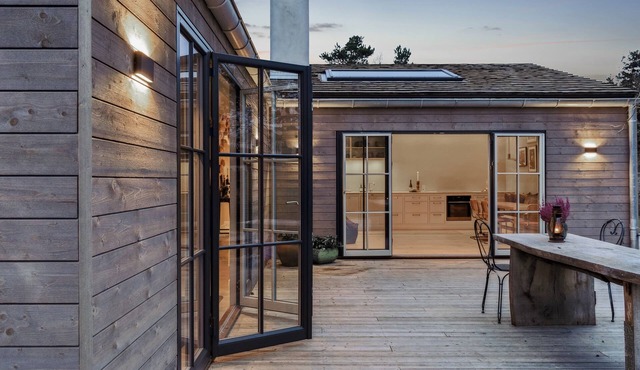 A Hamptons-inspired Danish design Jewel Meets TopNotch Beachside location