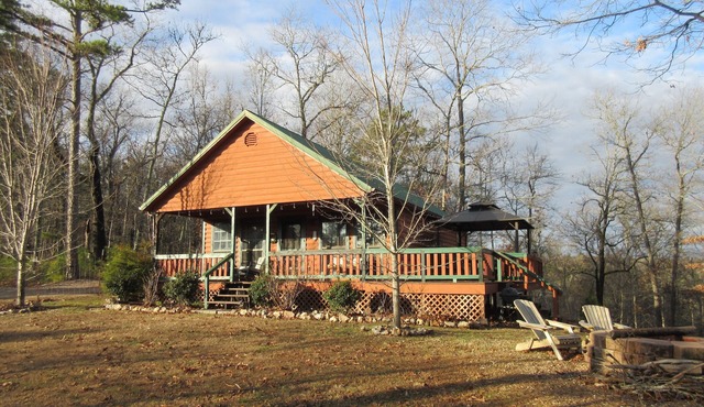 A Hasty Getaway: Cozy Cabin on 10 Private Acres! Pet-Friendly & Perfect for Two!