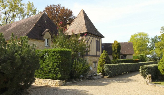 A Haven of Peace in the Heart of Perigord Les Eyzies. n19th Century House Pool.