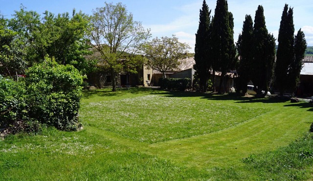 A haven of peace surrounded by numerous paths with views of the Pyrenees!