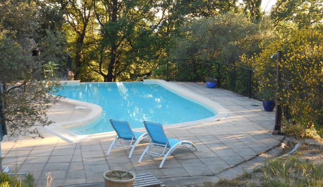 A haven of peace surrounded by nature. One bedroom, air conditioning, swimming pool .