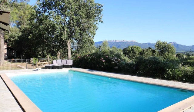 A haven of peace surrounded by vineyards near Aix-En-Provence