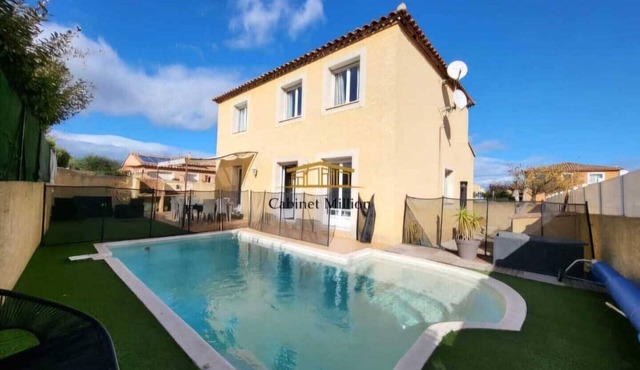 A haven of tranquillity in the sun, close to the sea, with private pool and air conditioning.