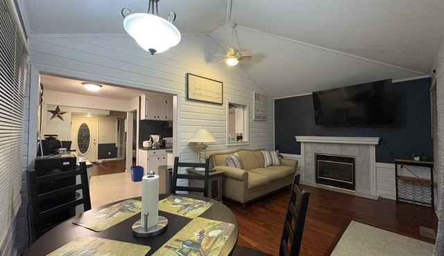 A Heart of a Twin Cities-Cute and Cozy House with Quiet Neighborhood