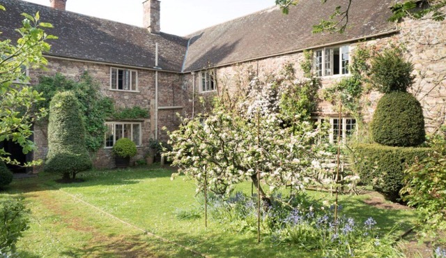 A HEAVENLY RETREAT WITH OFF-STREET PARKING