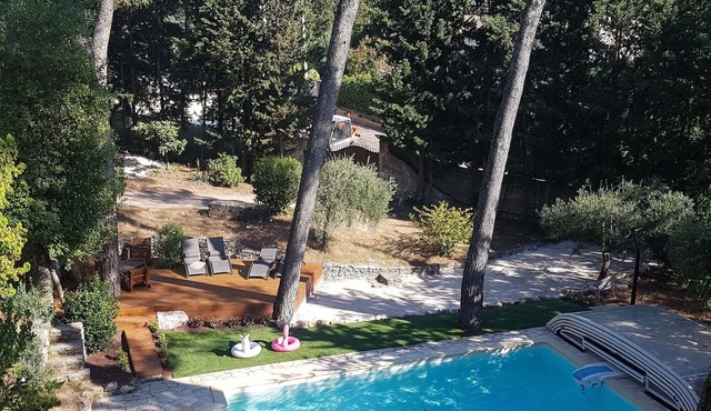 A hidden paradise in the beautiful surroundings of Saint-Remy-de-Provence!