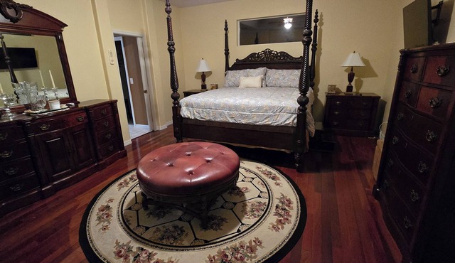 A Hidden Gem, A Cozy 4-bedroom 3 bath house in gorgeous Apopka with a pool