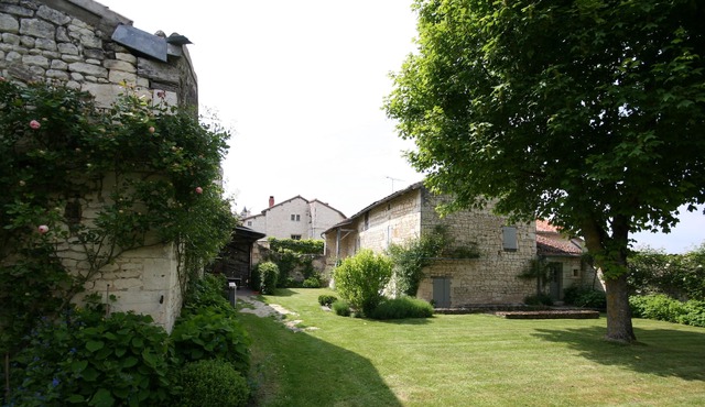 A hidden gem, French charm, private gardens, Loire on your doorstep.