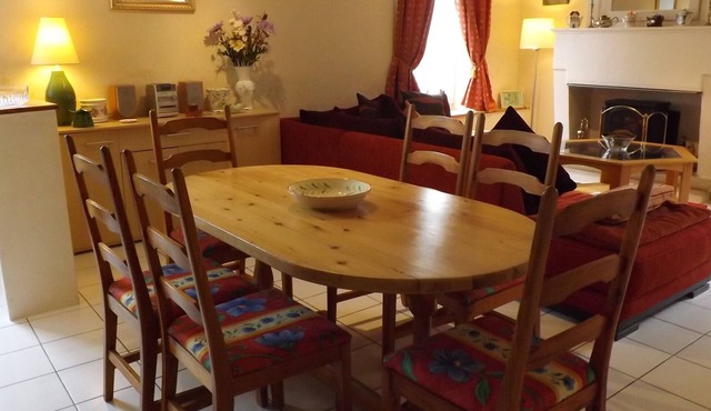 A hidden gem, set within a pretty walled garden 3 Bed, 2 bathooms