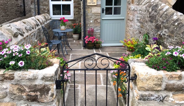 A hidden gem with the appeal of a traditional Yorkshire Dales Cottage - dog friendly, pubs nearby