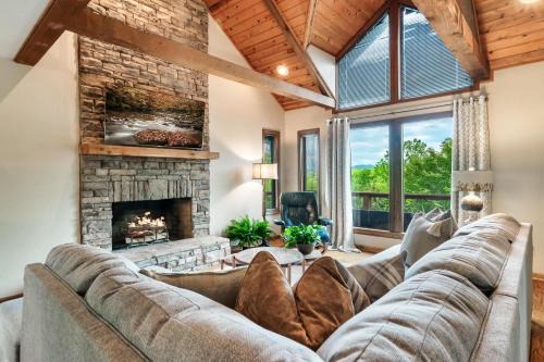 A Hikers Dream - 34 Acres Hot Tub Views Trails