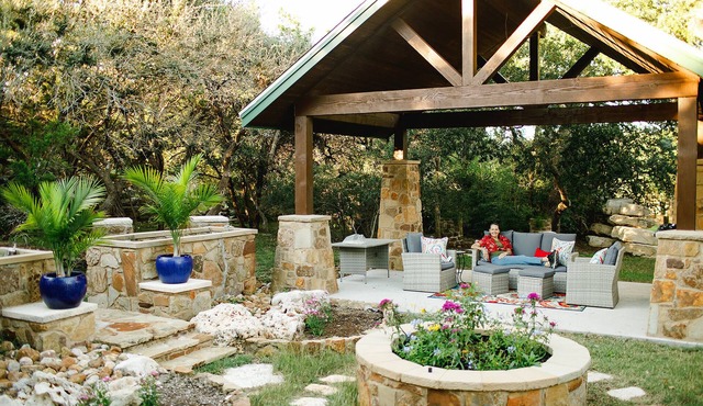 A Hill Country Hideaway–A Perfect Spring getaway in Dripping Springs!