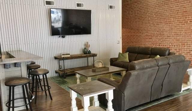 A Hip, Cool Urban Oasis in Rural West Texas - Rm 1 (4 rms avail. for rent)