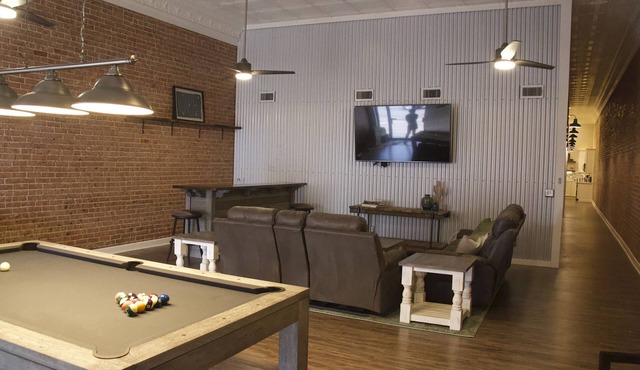 A Hip, Cool Urban Oasis in Rural West Texas - Rm 1 (4 rms avail. for rent)