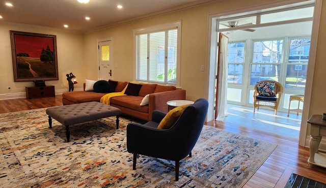 A Historic Retreat Awaits You - Entire Home near to EWR