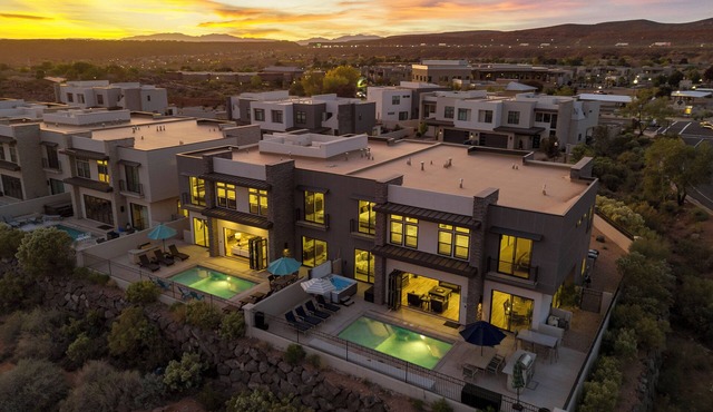 A Hole in One: 2 Private Pools Overlooking Golf Course