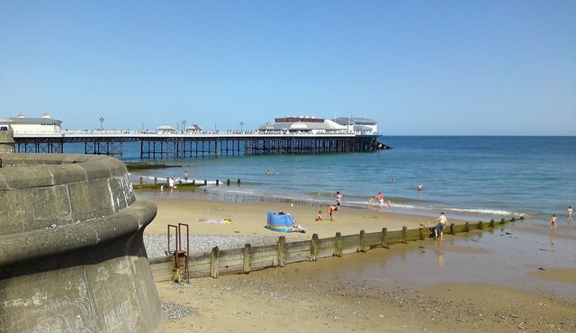 A holiday chalet that sleeps 4 guests in 2 bedrooms