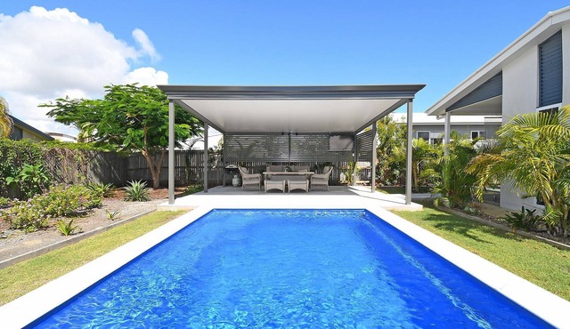 A Home By The Sea - Toogoom - 4BR - Pool - Outside Pet Friendly