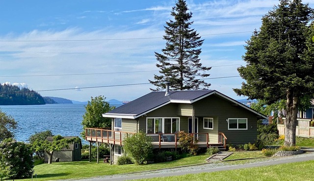 A Home On The Harbor- Beach, Water Views, Quiet