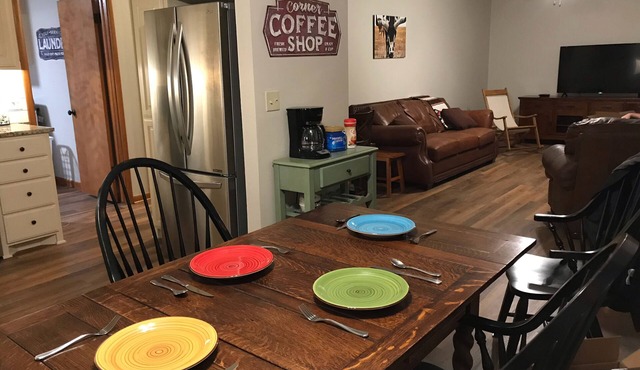 A Home on the Range. 3 bedroom Ranch cabin near Kaw Lake.