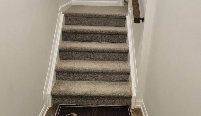 A Hommy away from Home with Trails & all Amenities within 5mins drive!