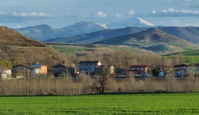 A house with a garden and beautiful views in La Rioja