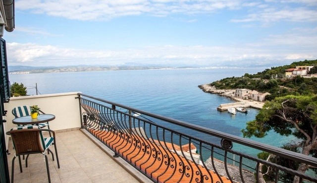 Apartment More - view on the sea; - Cove Donja Krusica (Donje selo), Island Solta, Croatia