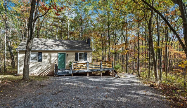 A Humble Abode - Pet Friendly, Fire Pit, Deck, Grill, Wood Stove, Games, Wifi, 6 acres
