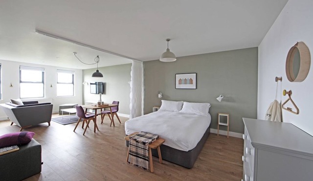 A john o'groat that sleeps 2 guests in 1 bedroom