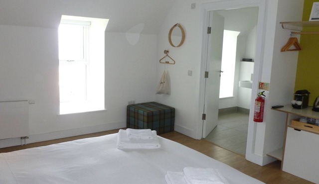 A john o'groat that sleeps 2 guests in 1 bedroom