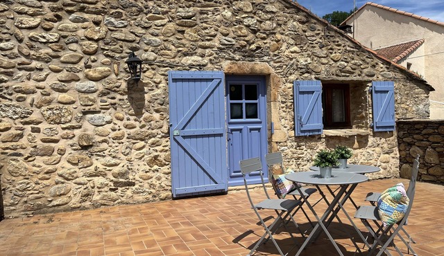 A L'entrée du Massif du Caroux Coquet Petit Gite en Pierre