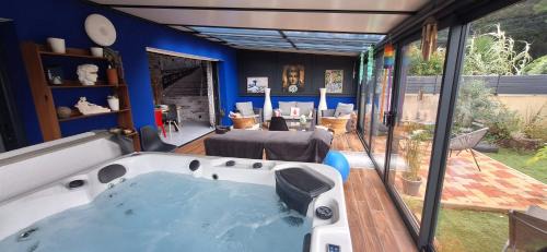 A L'OMBRE DES 2 TILLEULS maison d'hôtes adults only - naturist friendly