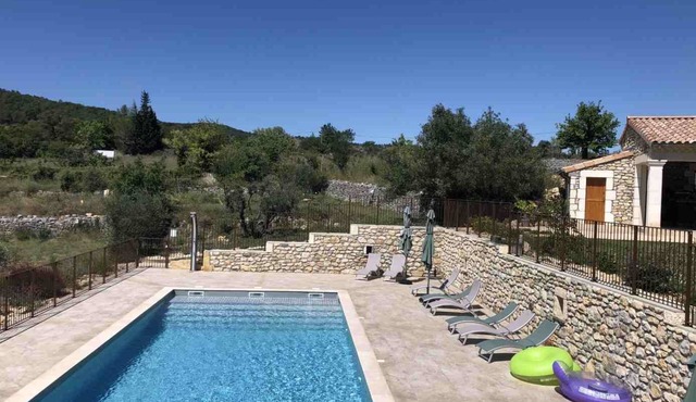 A l'Ombre des Tilleuls, Les Lilas 4-person gîte for rent in quiet village