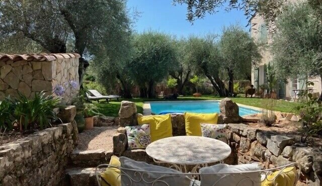 A la campagne villa avec piscine