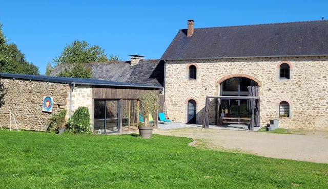 A LA CROISEE DES CHEMINS 4-star self-catering cottage 800m from the village