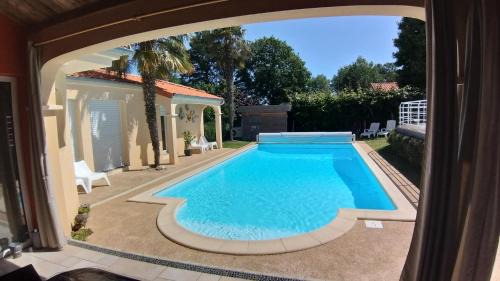 A La Topaze #Gîte calme #3 pers #Piscine privée #Cholet #Wifi haut débit #Préau #Cholet #Parc japonais #Puy du F ou