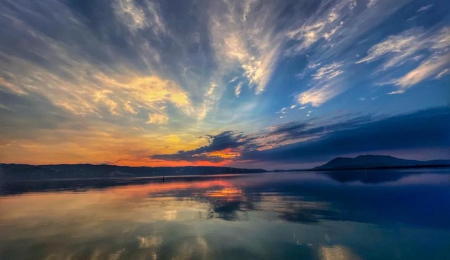 A lake, a mountain and the house with the red door
