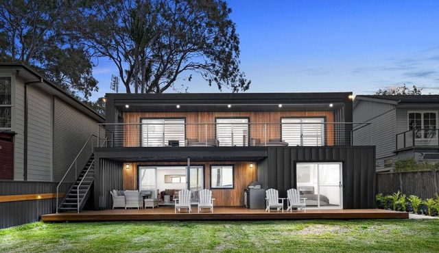 A Lake House - absolute waterfront home