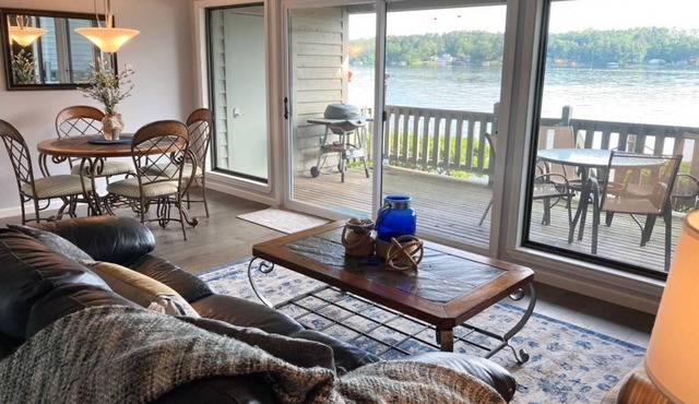 A Lakefront Paradise! On Beautiful Lake Hamilton - Minutes to Oaklawn!