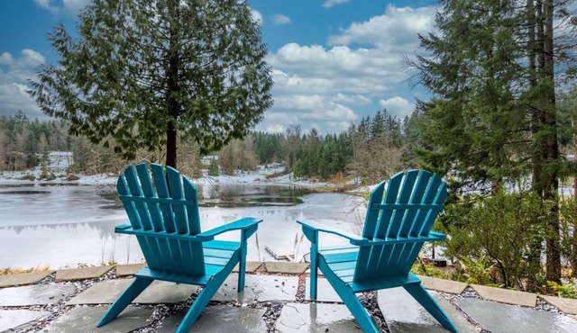 A lakefront retreat with hot tub