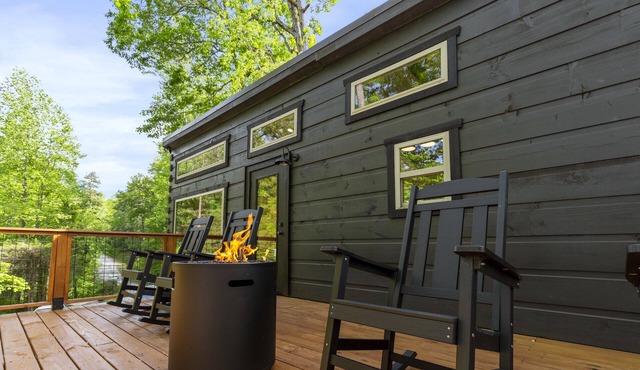 A Lakefront Tiny Cabin: Hot tub, Kayaks, SUP, Canoe, Hike, Near Jocassee