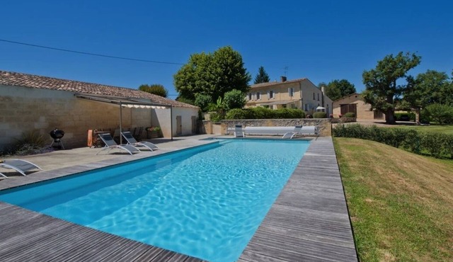 A large Manor House with heated pool in the heart of Bordeaux wine country